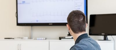 QRS-MorphFinder: software para o agrupamento morfolóxico de latidos en tempo...