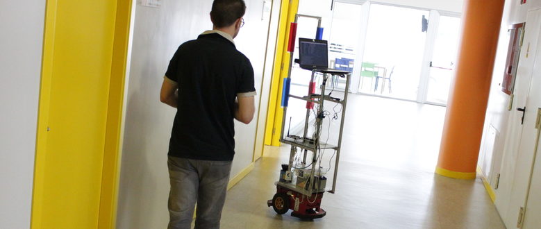 Robots de servizo que aprenden de ti e coma ti